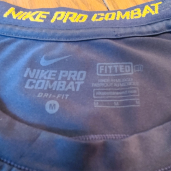 Nike fitted men's tee shirt. M. EUC. - Picture 4 of 8